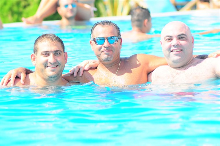 Cyan Sunday Club Lets Carnival
